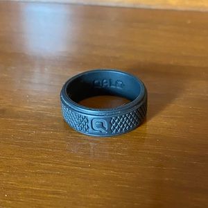 Qalo Black Silicone Ring